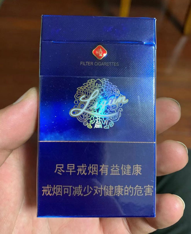 这种利群天外天属于中支烟,盒子和楼外楼大小一样,烟有点像休闲