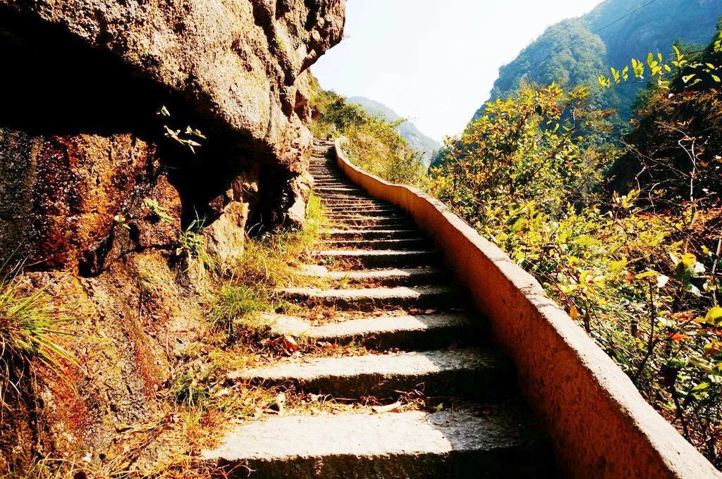 盘山古道有这样一条神秘的古道,它继承了丝绸之路、茶马古道之后